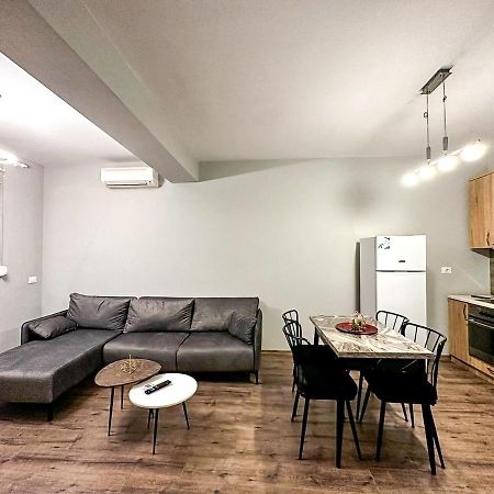 New Bazaar 1Bd Modern Apartment Tirana Exterior photo